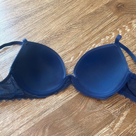 Like New Elle Macpherson cornflower blue underwire bra with lace - Picture 3 of 6